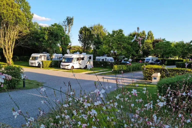 aire camping car park Vatan premium green 768x512 1